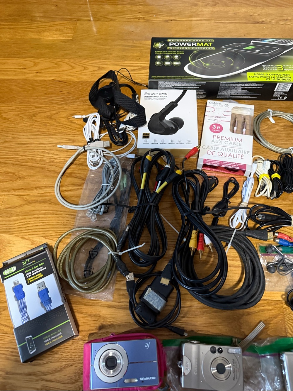 Lot Of Electrics And Cables - Picture 2 of 8